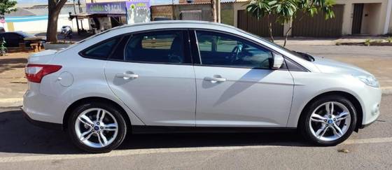 FORD FOCUS 2.0 SE PLUS SEDAN 16V FLEX 4P AUTOMÁTICO